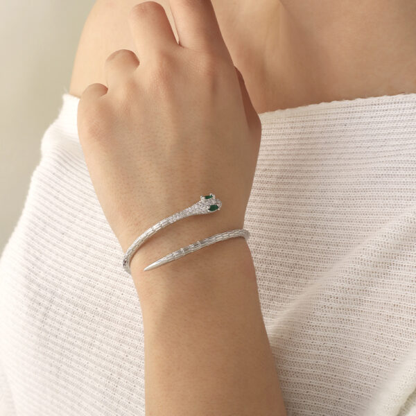 BRAZALETE . C/ PIEDRAS EN BAÑO DE RODINADO