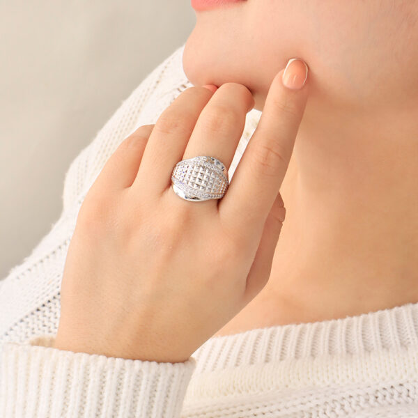 ANILLO .  PIEDRAS EN BAÑO DE RODINADO