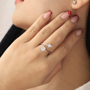 ANILLO .  PIEDRAS EN BAÑO DE RODINADO