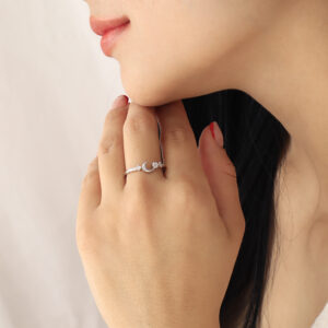 ANILLO .  PIEDRAS EN BAÑO DE RODINADO