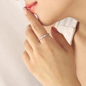 ANILLO .  PIEDRAS EN BAÑO DE RODINADO