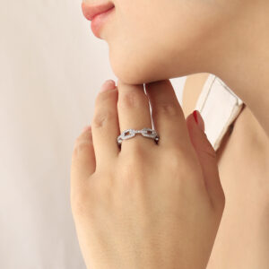 ANILLO .  PIEDRAS EN BAÑO DE RODINADO