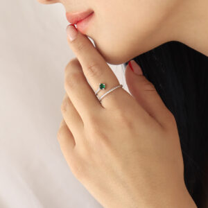 ANILLO .  PIEDRAS EN BAÑO DE RODINADO