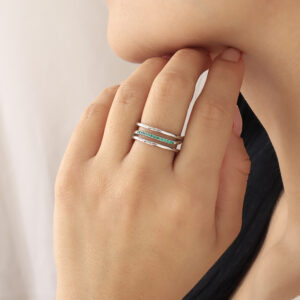 ANILLO .  PIEDRAS EN BAÑO DE RODINADO