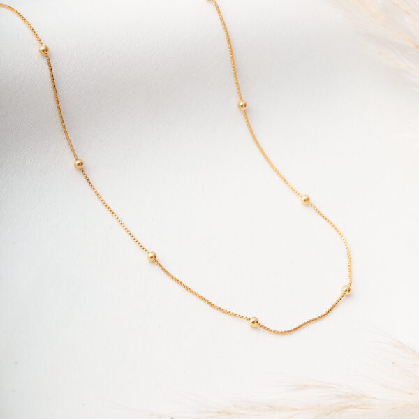 CADENA . MANO EN ORO LAMINADO