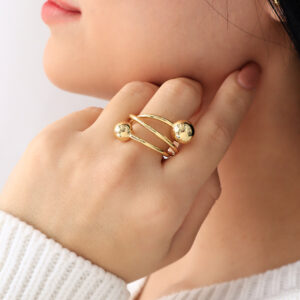 ANILLO .  DIJES EN BAÑO DE ORO