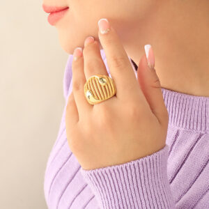ANILLO .  DIJES EN BAÑO DE ORO