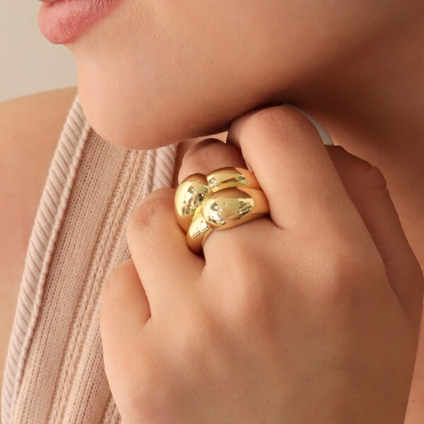ANILLO .  DIJES EN BAÑO DE ORO