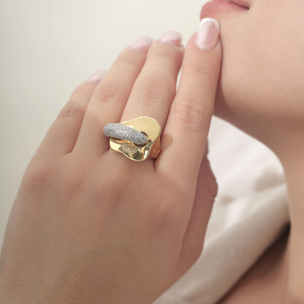 ANILLO .  CRISTAL EN BAÑO DE ORO