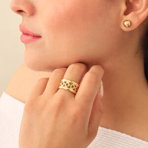 ANILLO .  DIJES EN BAÑO DE ORO