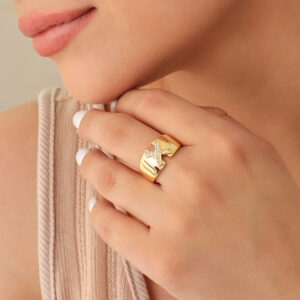 ANILLO .  CRISTAL EN BAÑO DE ORO
