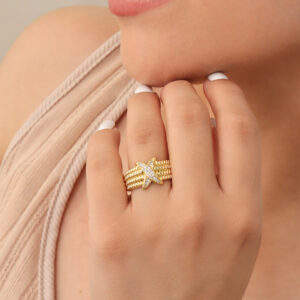 ANILLO .  CRISTAL EN BAÑO DE ORO