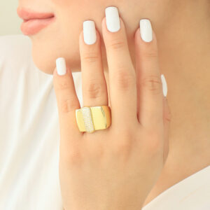 ANILLO . FIGURAS EN BAÑO DE ORO