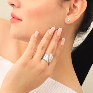 ANILLO .  PIEDRAS EN BAÑO DE RODINADO