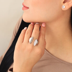 ANILLO .  PIEDRAS EN BAÑO DE RODINADO