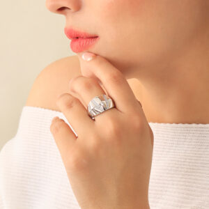 ANILLO .  PIEDRAS EN BAÑO DE RODINADO