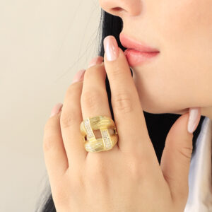ANILLO .  CRISTAL EN BAÑO DE ORO