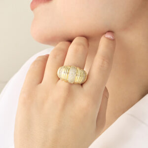 ANILLO .  CRISTAL EN BAÑO DE ORO
