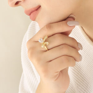 ANILLO .  CRISTAL EN BAÑO DE ORO