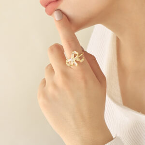 ANILLO .  CRISTAL EN BAÑO DE ORO