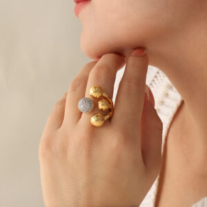 ANILLO .  CRISTAL EN BAÑO DE ORO