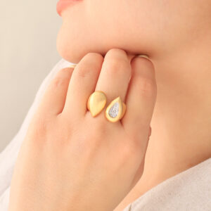ANILLO . FIGURAS EN BAÑO DE ORO