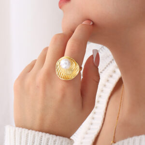 ANILLO .  PERLAS EN BAÑO DE ORO
