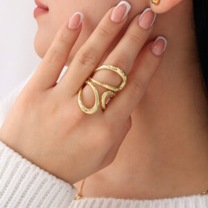 ANILLO . GUADALUPE PIEDRAS EN BAÑO DE ORO