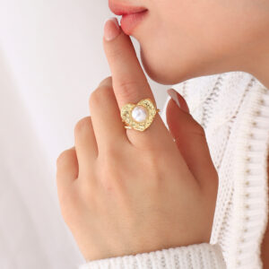 ANILLO .  PIEDRAS EN BAÑO DE ORO