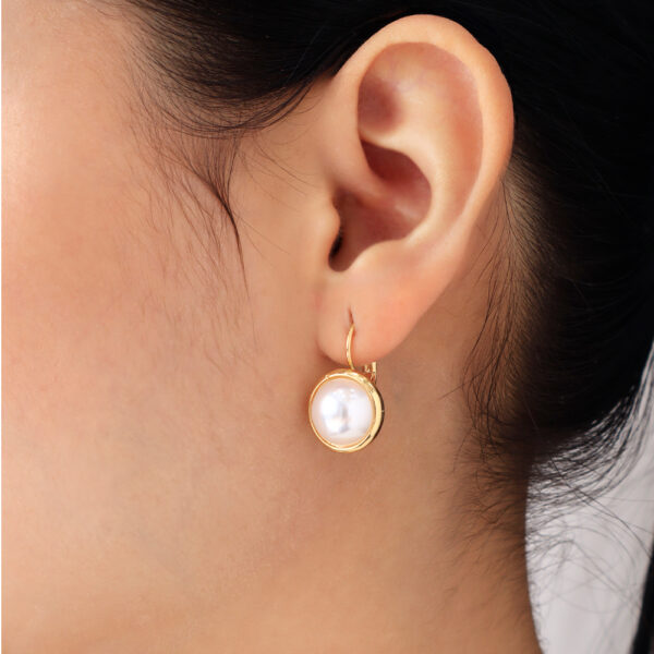 ARETE GANCHO C/ PERLAS EN BAÑO DE ORO