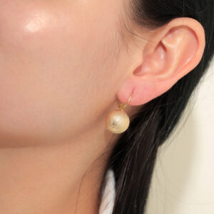 ARETE GANCHO BALIN EN BAÑO DE ORO