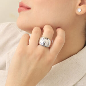ANILLO .  PIEDRAS EN BAÑO DE RODINADO