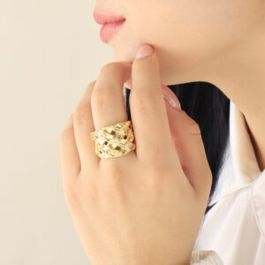 ANILLO . GUADALUPE PIEDRAS EN BAÑO DE ORO