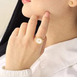 ANILLO . C/CRISTAL-PERLA EN BAÑO DE ORO