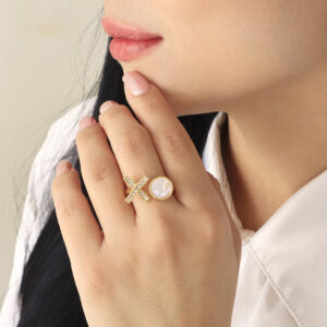 ANILLO . C/CRISTAL-PERLA EN BAÑO DE ORO