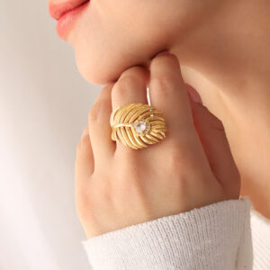 ANILLO .  PIEDRAS EN BAÑO DE ORO