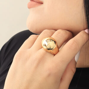 ANILLO .  DIJES EN BAÑO DE ORO