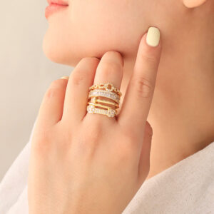 ANILLO .  CRISTAL EN BAÑO DE ORO