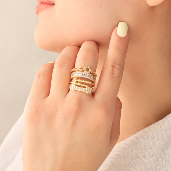 ANILLO .  CRISTAL EN BAÑO DE ORO