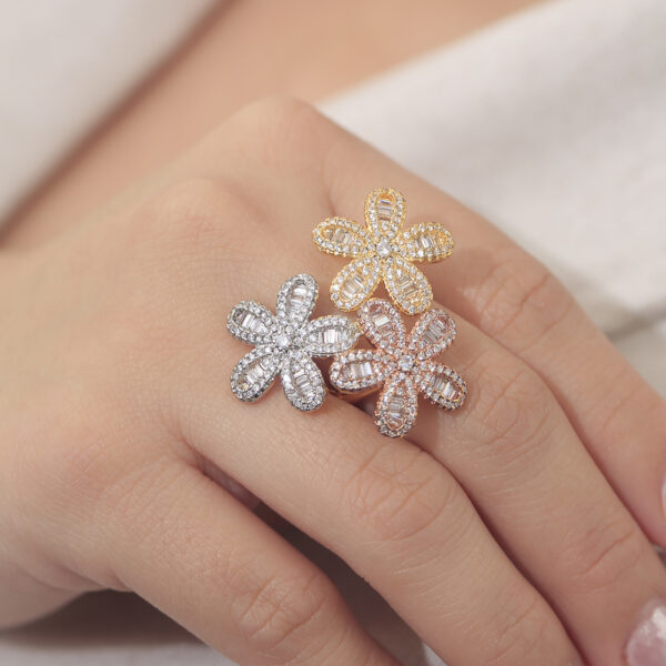 ANILLO .  CRISTAL EN BAÑO DE ORO