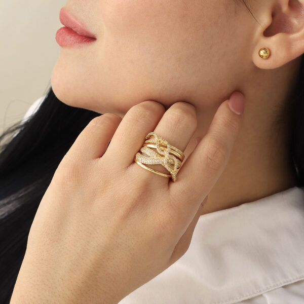 ANILLO .  CRISTAL EN BAÑO DE ORO