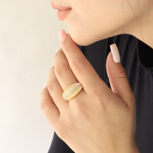ANILLO .  CRISTAL EN BAÑO DE ORO