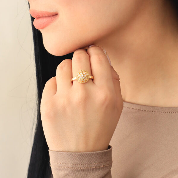 ANILLO .  CRISTAL EN BAÑO DE ORO