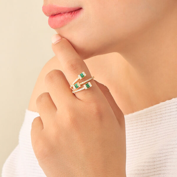 ANILLO .  CRISTAL EN BAÑO DE ORO