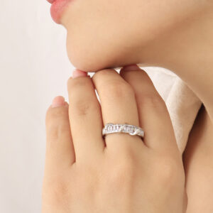 ANILLO .  PIEDRAS EN BAÑO DE RODINADO