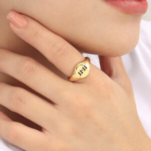 ANILLO . FIGURAS EN BAÑO DE ORO