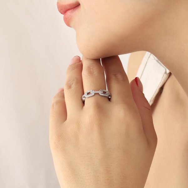 ANILLO .  PIEDRAS EN BANO DE RODINADO