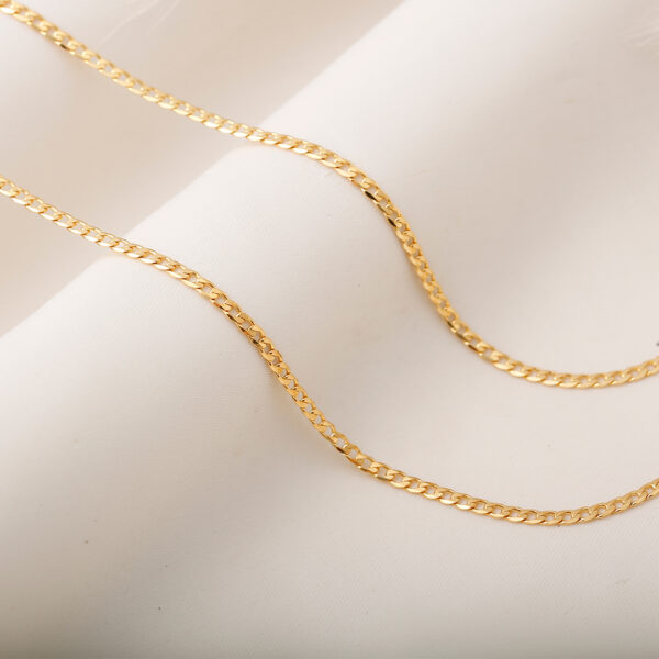 CADENA . CORTO  NACAR Y PIEDRAS EN ORO LAMINADO