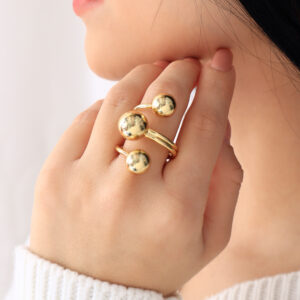ANILLO .  DIJES EN BANO DE ORO