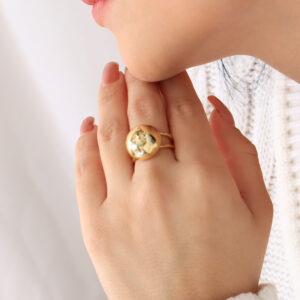 ANILLO .  DIJES EN BANO DE ORO